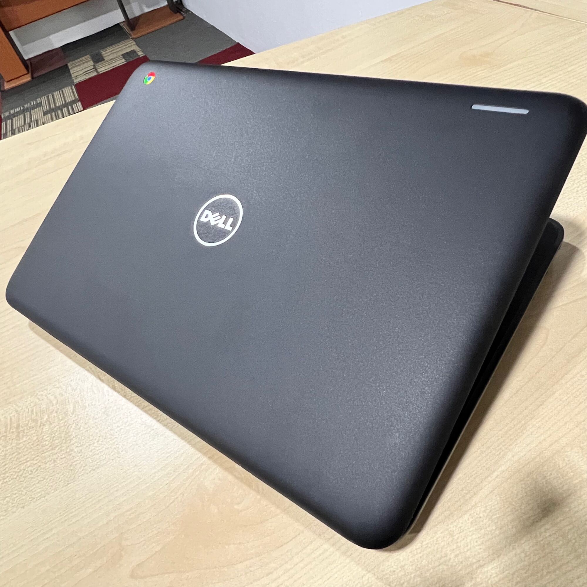 DELL PLAYSTORE CHROMEBOOK 3180 4GB ram 16GB SSD SLIM LAPTOP WITH 9/10 tip-top conditions